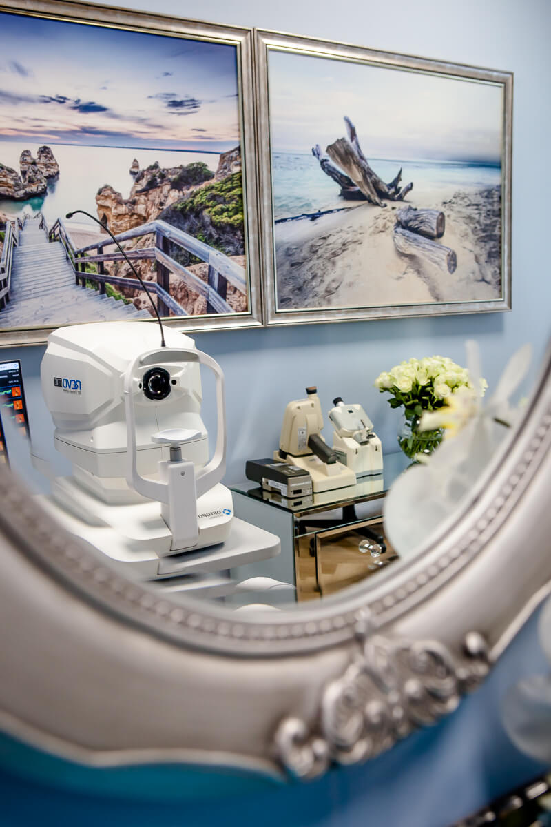 sprzet tomograf optyczny i retinomax3 do badania oka-odbicie w lustrze-gabinet alicji zdanowskiej